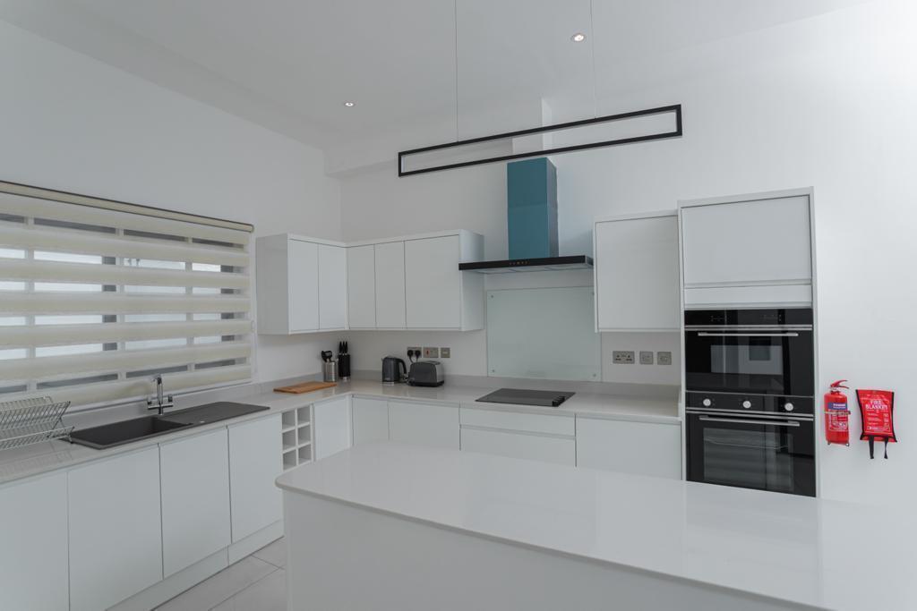 Luxury 4 Bedroom House 14.jpg